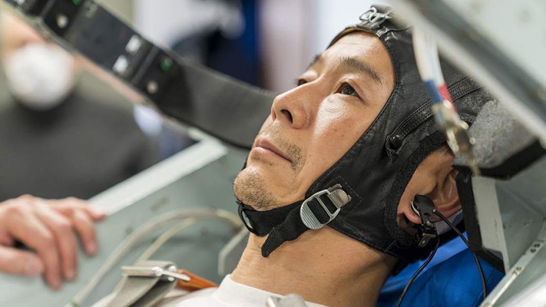 Японский миллиардер-предприниматель Юсаку Маэдзава в Звездном городке во время подготовки к полету на Международную космическую станцию (МКС)