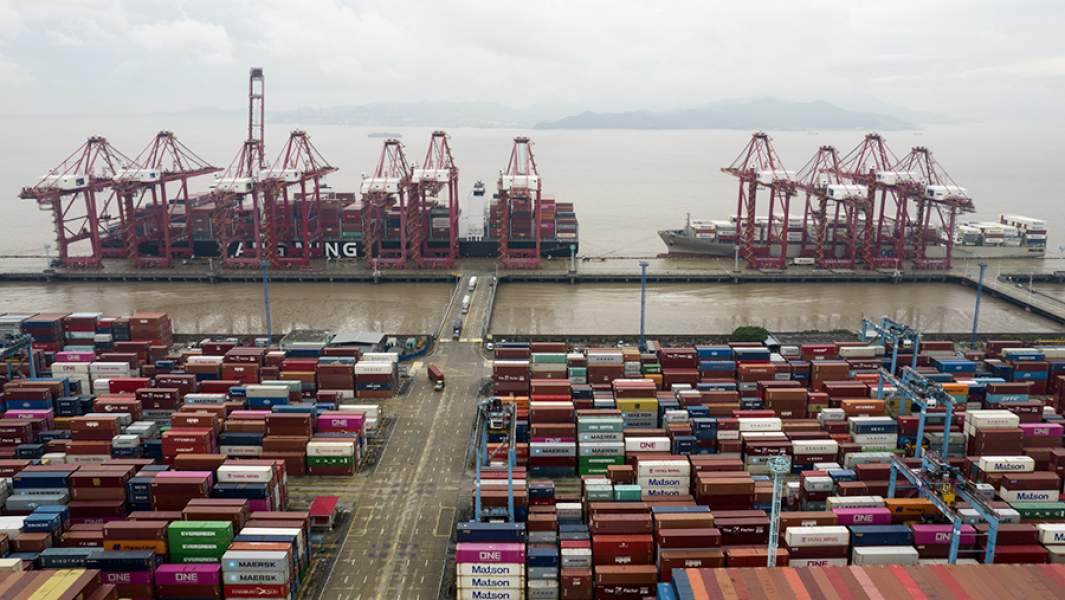 Контейнерный терминал Бейлунь в составе порта Нинбо в провинции Чжэцзян на востоке Китая