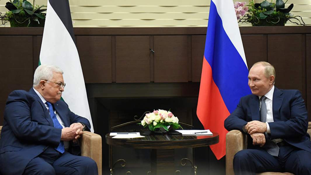 Президент РФ Владимир Путин и президент Палестины Махмуд Аббас во время встречи в резиденции «Бочаров ручей»