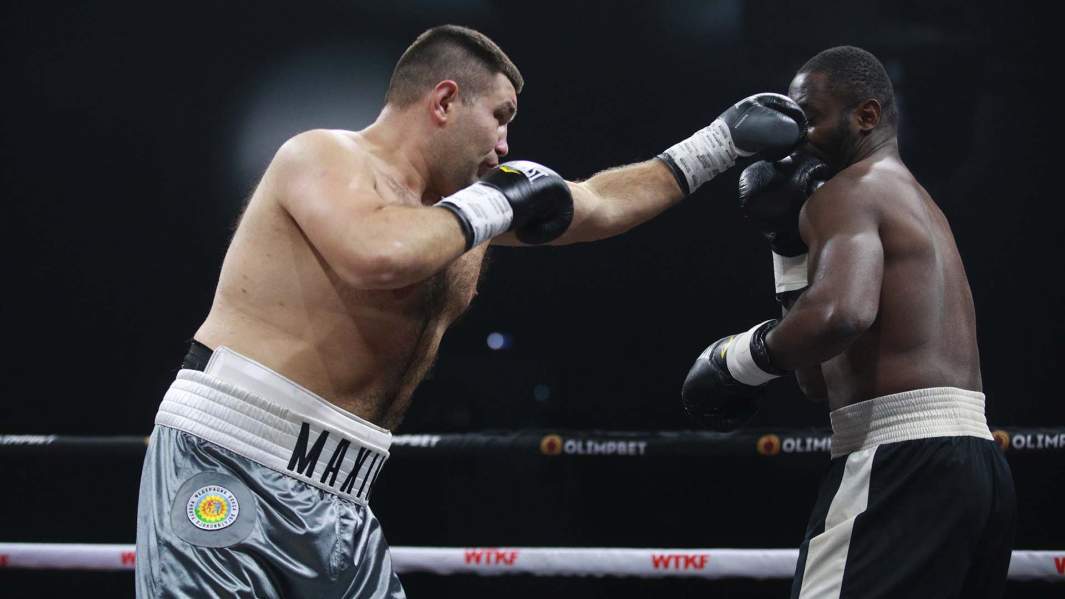 Бой Максима Бабанина и Оливье Дауда Меконго
