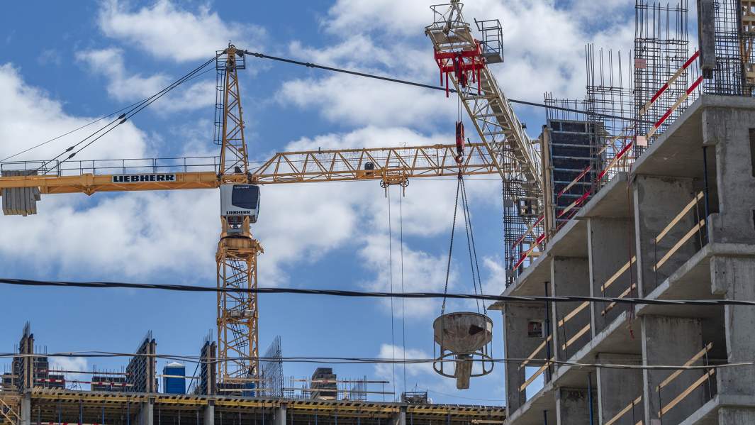 стройка кран новое жилье 