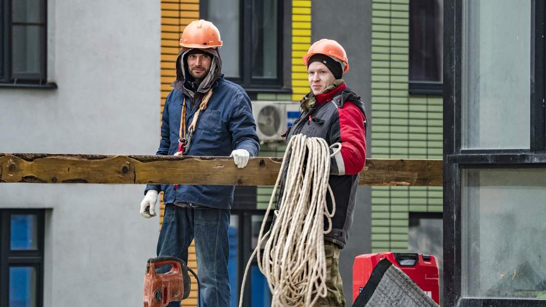 стройка рабочие москва