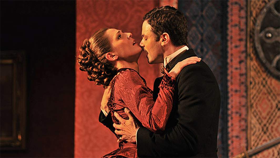 Сцена из спектакля «Бесприданница»