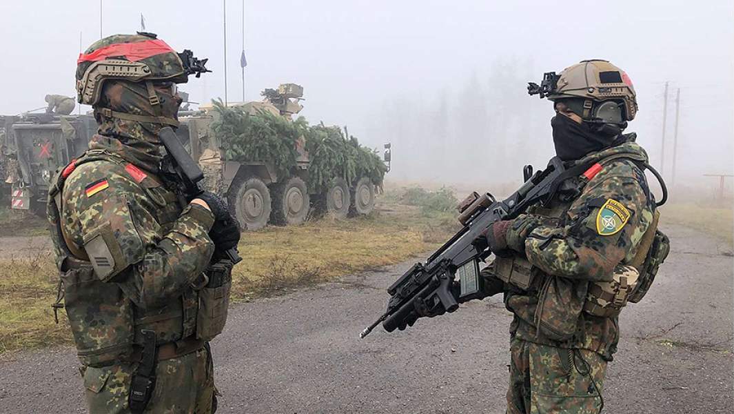 Военная техника на военных учениях «Железный волк»