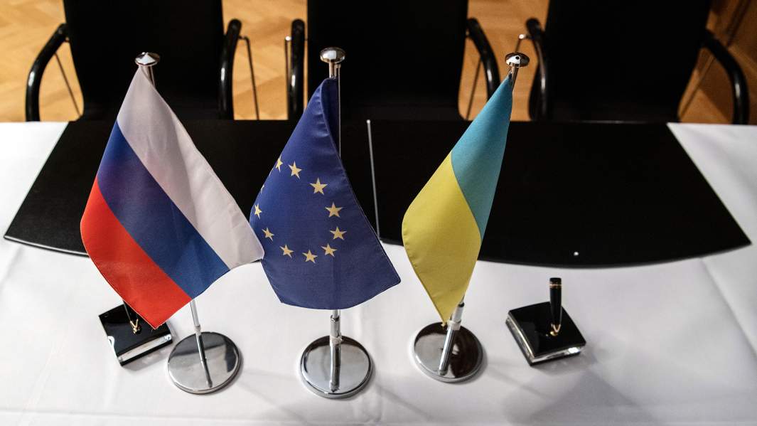 флаги России и Украины 