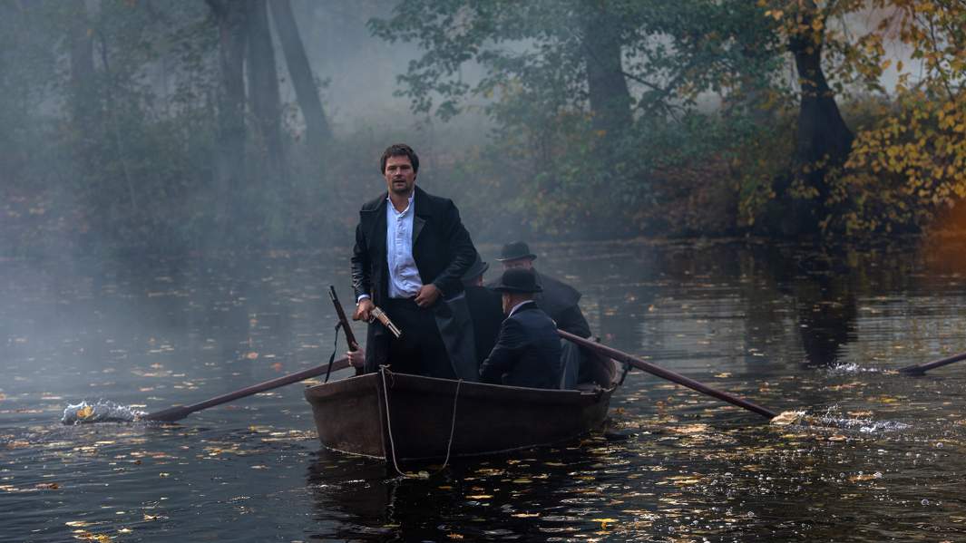 Кадр из сериала «Карамора»