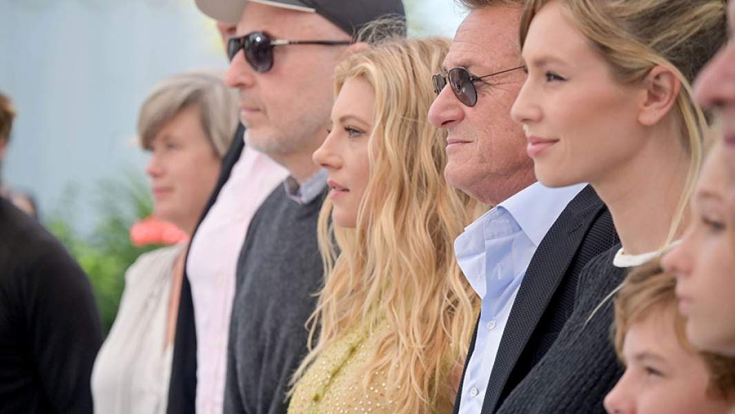 Актерский состав фильма «Фальшивомонетчик» на 74-м аннском кинофестивале 