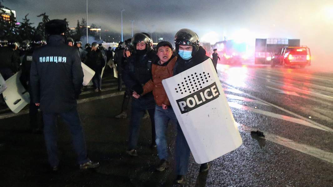 Задержания во время протеста в Алма-Ате