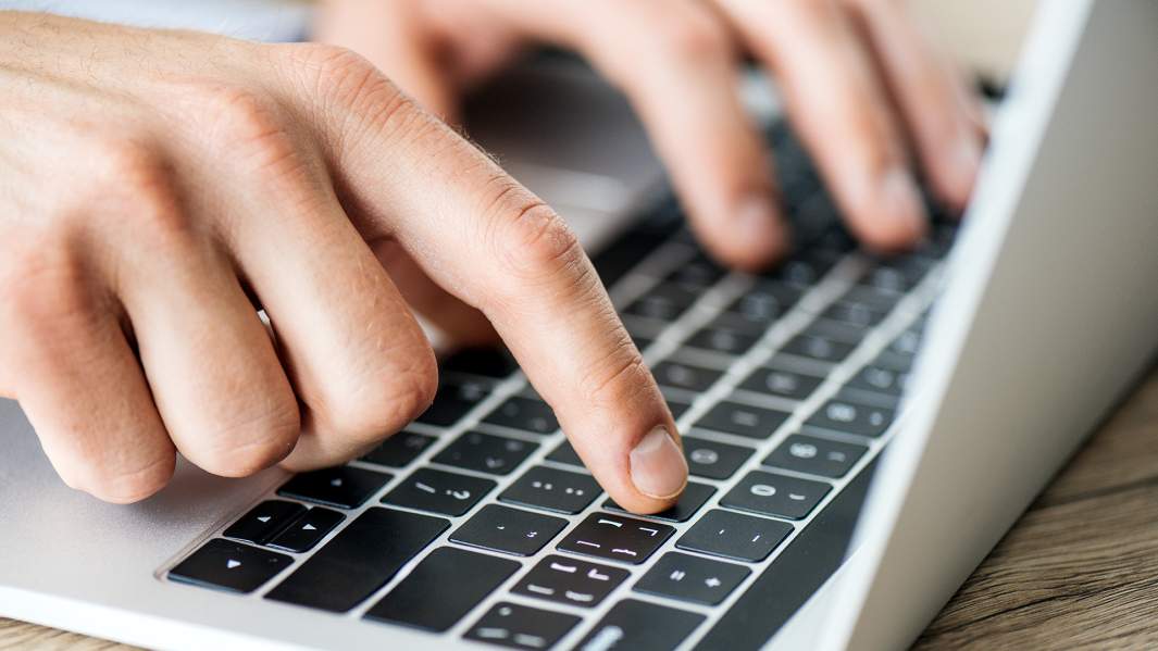 ноутбук руки