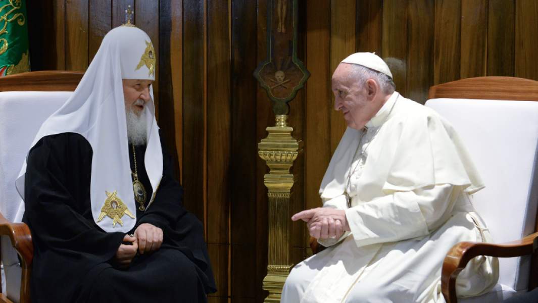 Патриарх Московский и всея Руси Кирилл и папа Римский Франциск во время встречи в международном аэропорту имени Хосе Марти в Гаване