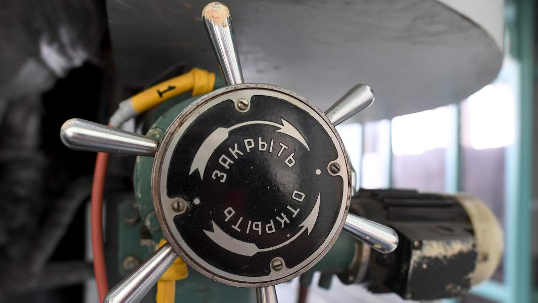 В машинном зале старейшей действующей тепловой электростанции России - ГЭС-1 им. П.Г. Смидовича, расположенной на Раушской набережной в 600 метрах от Кремля.