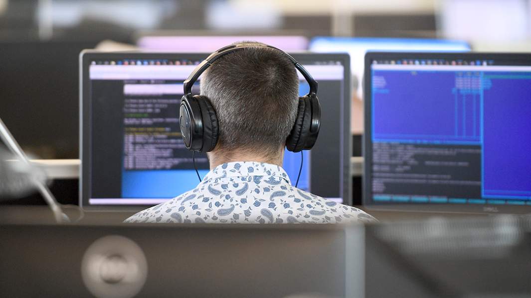 лаборатория вирус