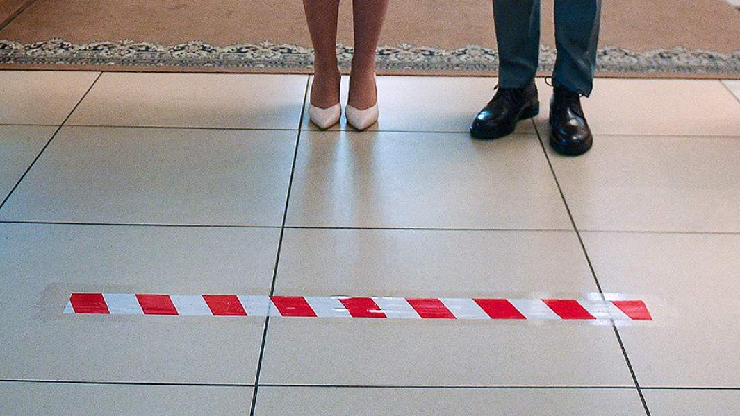 молодожены