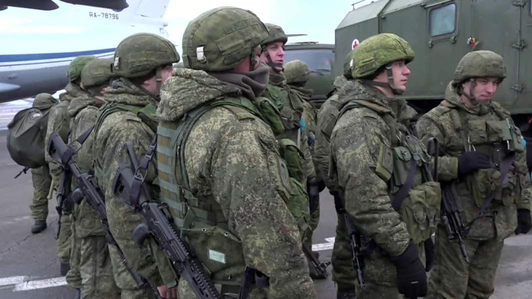 Личный состав из состава российского контингента миротворческих сил ОДКБ 