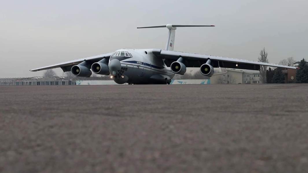 Самолет Ил-76 военно-транспортной авиации Минобороны России 