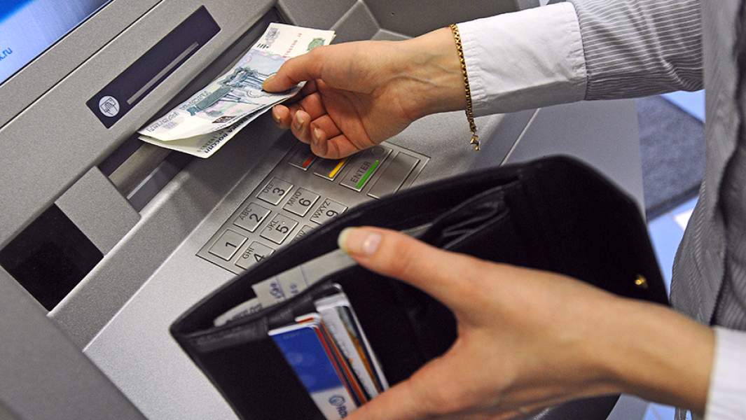 Снятие денег через банкомат