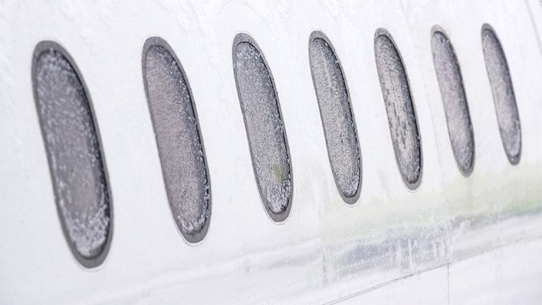 Во время снегопада в аэропорту Домодедово