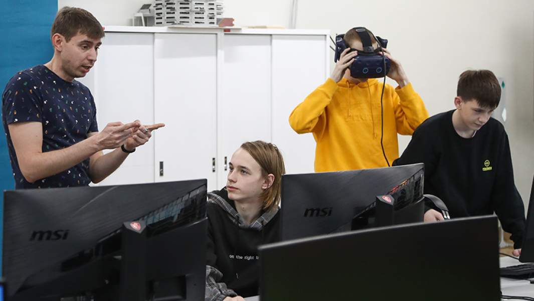 Ученик детского технопарка «Кванториум» во время занятий в лаборатории VR/AR