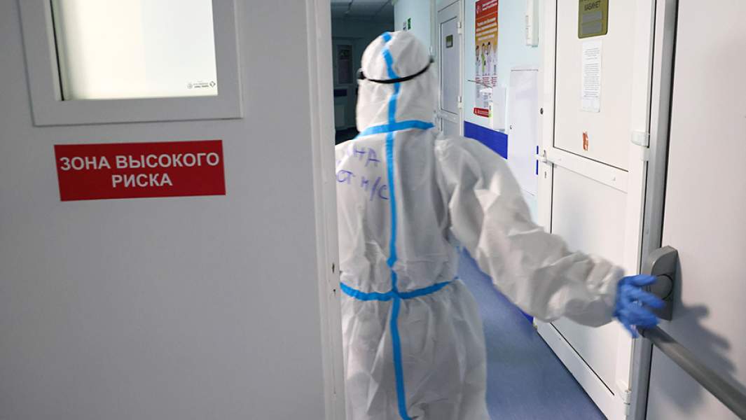 Медработник в красной зоне больницы