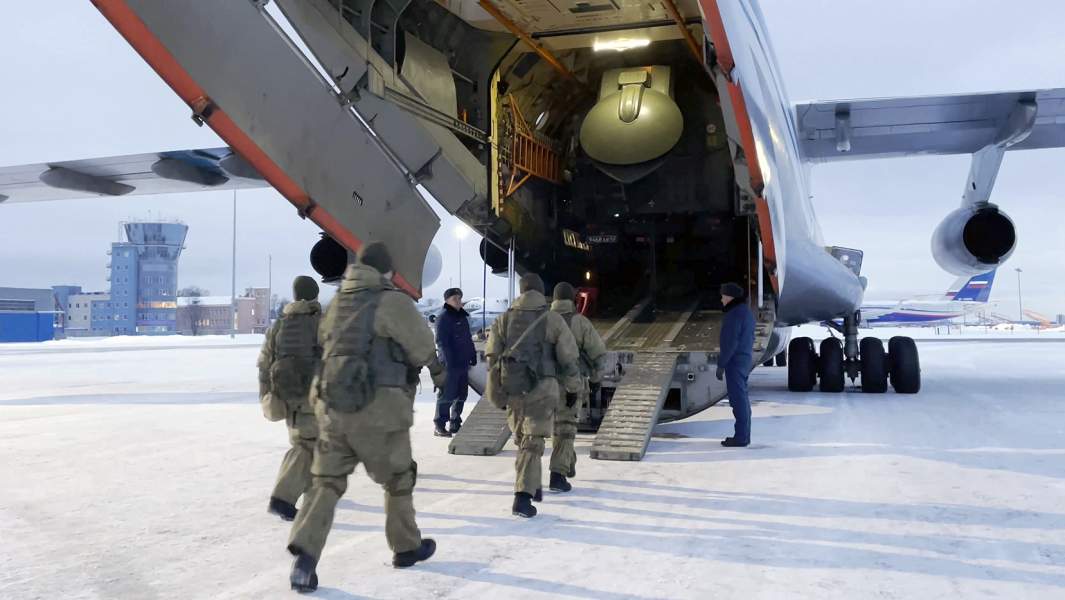 Отправка в Казахстан российских подразделений и воинских частей Воздушно-десантных войск в составе миротворческих сил Организации Договора о коллективной безопасности бортом Минобороны РФ с аэродрома Чкаловский