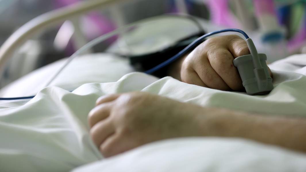 палата  вирус больница руки