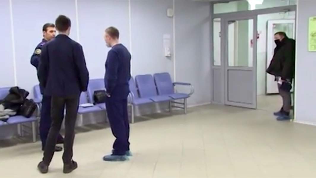 Сотрудник полиции в КДЦ №1 Санкт-Петербурга