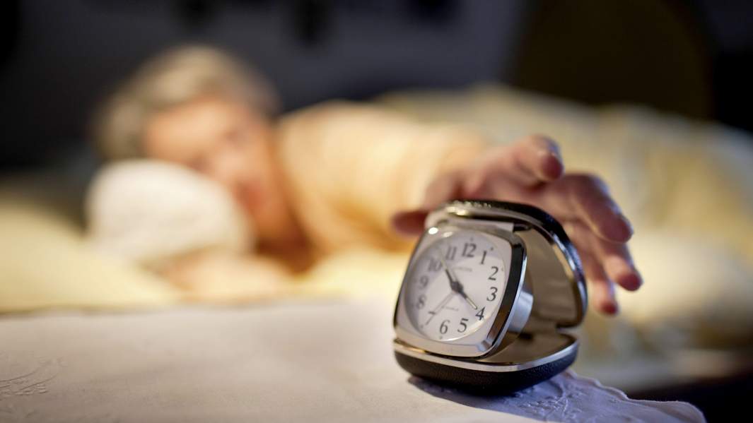 будильник кровать 