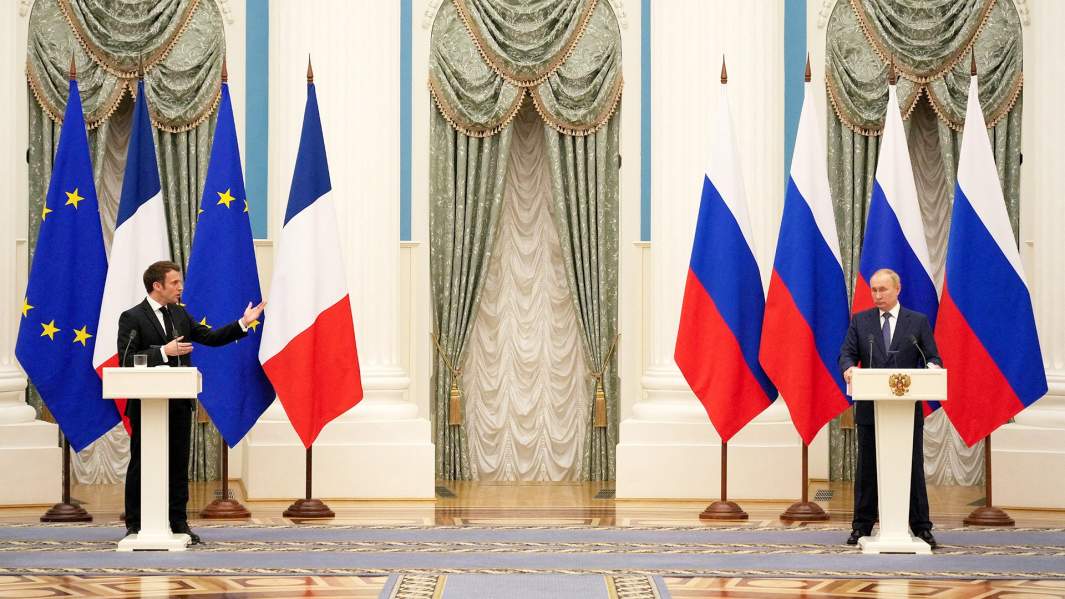 Эмманюэль Макрон и Владимир Путин во время пресс-конференции по итогам встречи в Кремле