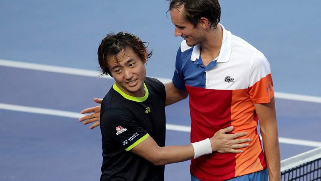 Даниил Медведев и Ёсихито Нисиока после матча на турнире в Акапулько