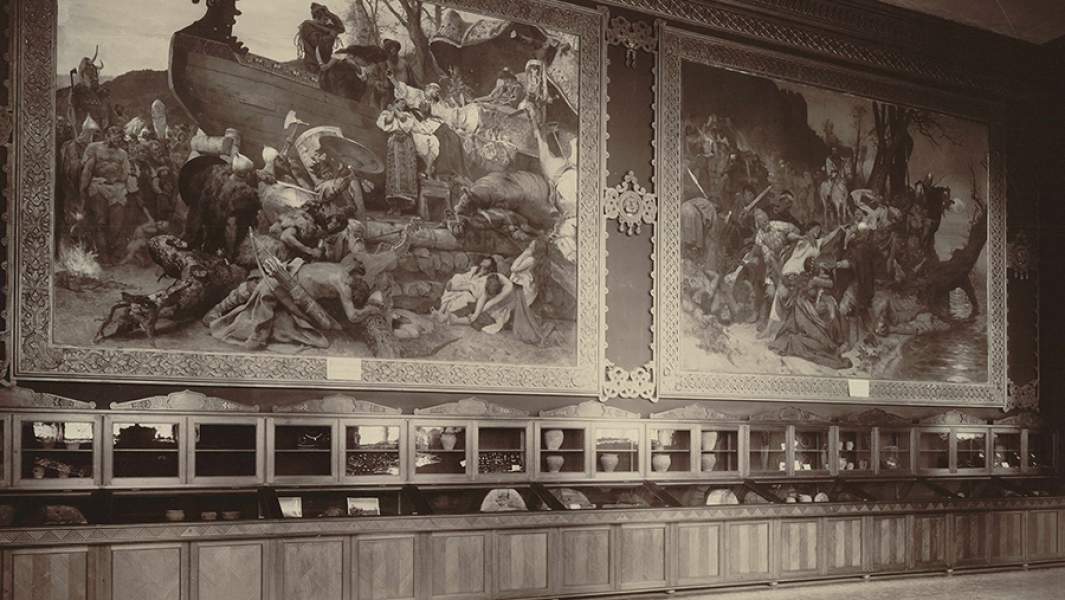 Зал №4 (Памятники железного века) с картинами Г.И. Семирадского, Р.Ю. Тиле. 1890-е годы