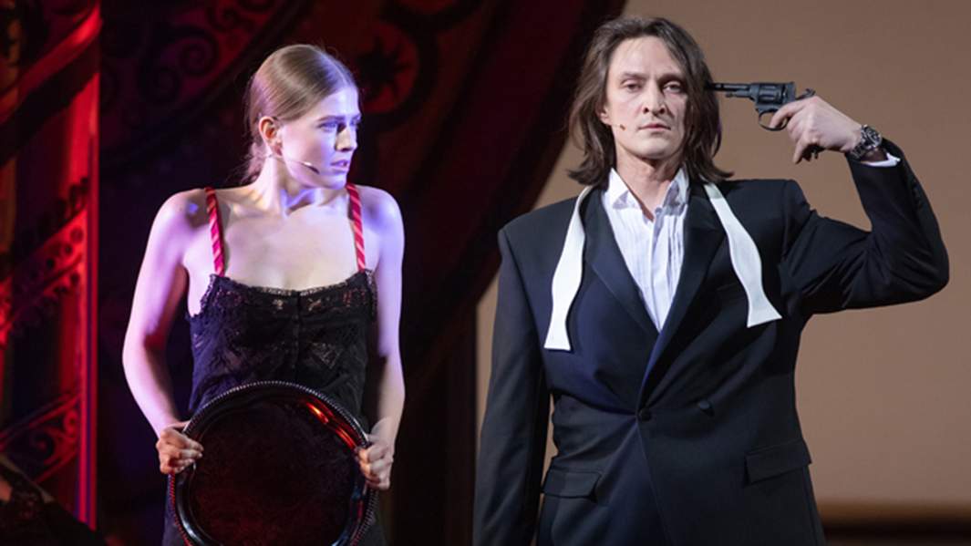 Сцена из спектакля «Звезда вашего периода» в МХТ имени Чехова