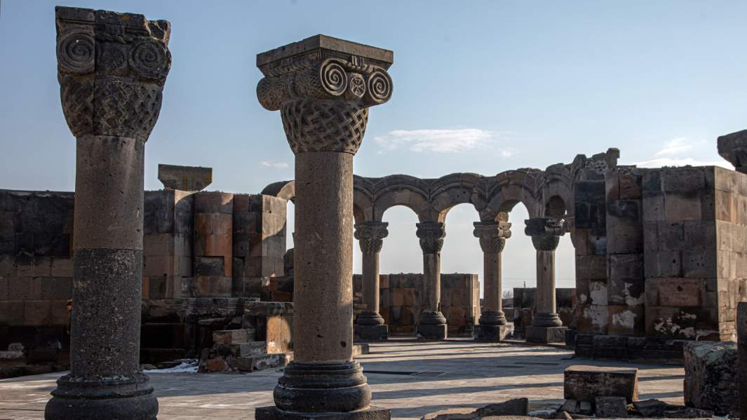 Руины храма Звартноц