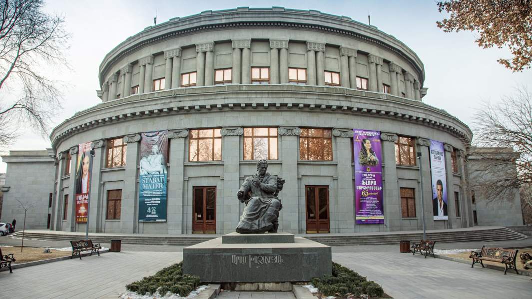 Оперный театр в Ереване