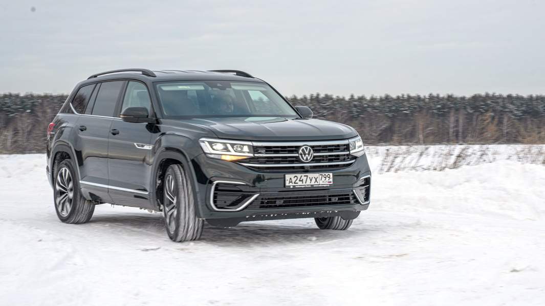 VW Teramont с бензиновым мотором 3,6 (249 л.с.) и 8-ступенчатым «автоматом» разгоняется с места до «сотни» за 9,3 с. Средний расход: 11, 5 л на 100 км