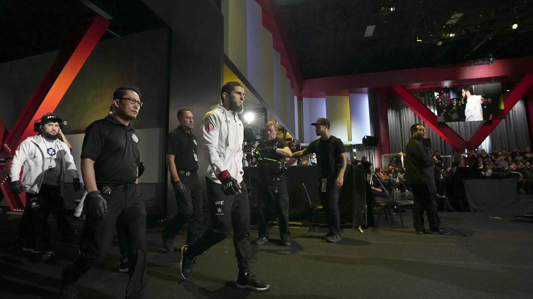 Боец Ислам Махачев