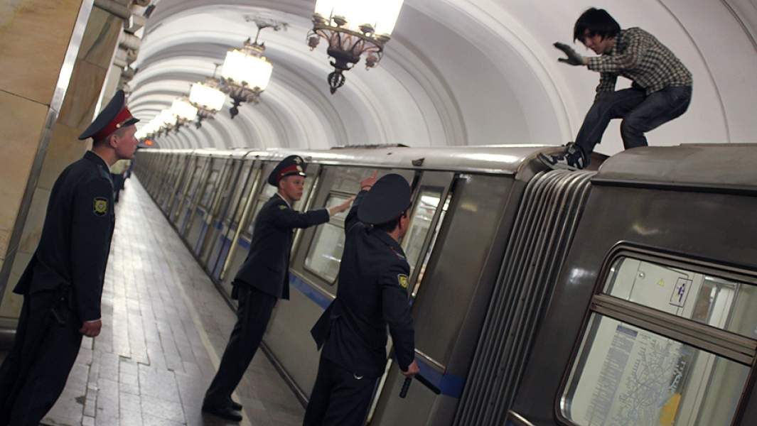 Московская полиция задерживает зацепера на одной из станций метро