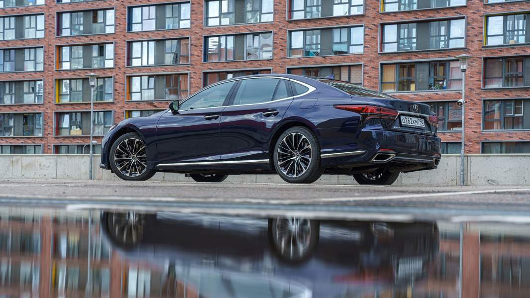 Благодаря пневмоподвеске, дорожный просвет можно увеличить