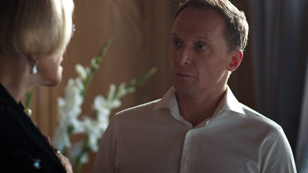 Актер Владимир Мишуков во съемок сериала «Номинация»