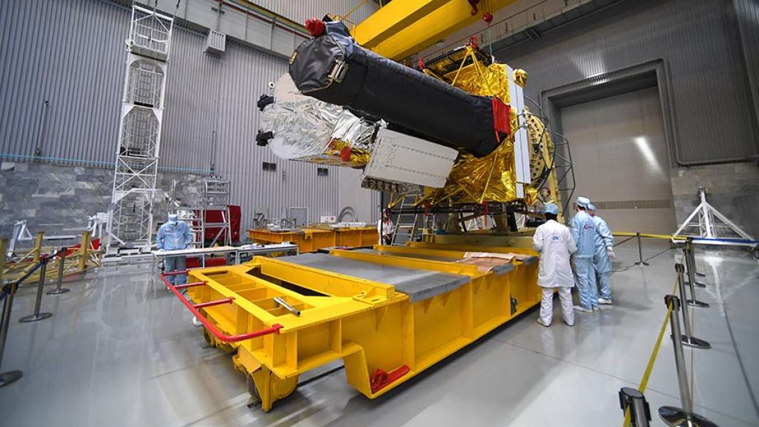 Космический аппарат «Спектр-РГ» перед отправкой на Байконур