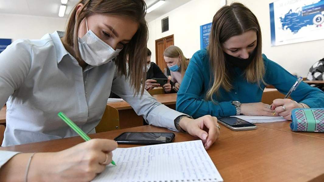 Студенты во время занятий