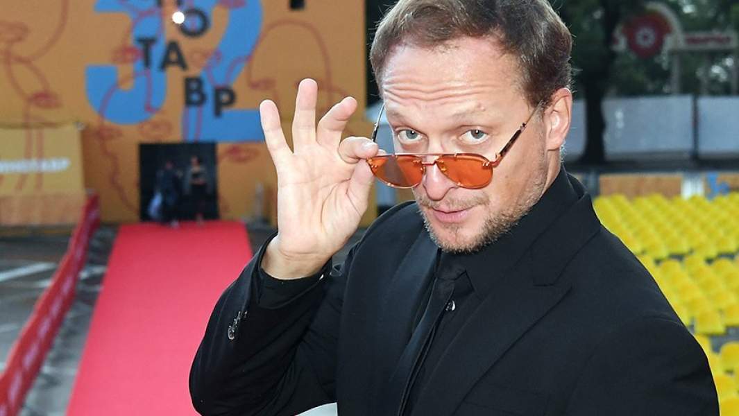 Актер Владимир Мишуков на торжественной церемонии закрытия 32-го фестиваля российского кино «Кинотавр»