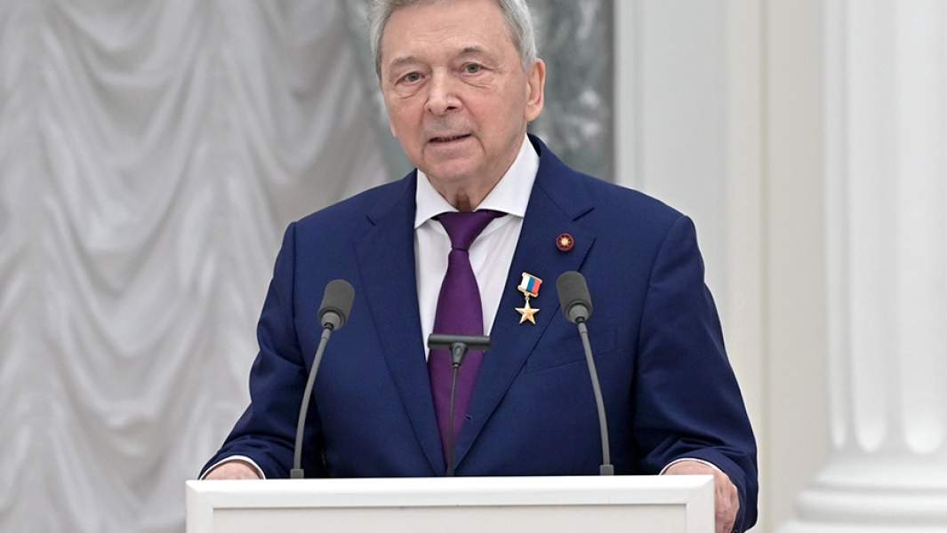 Президент Национального медицинского исследовательского центра эндокринологии академик Иван Дедов, удостоенный звания Героя Труда Российской Федерации, на церемонии вручения президентом РФ Владимиром Путиным государственных наград в Екатерининском зале Кремля
