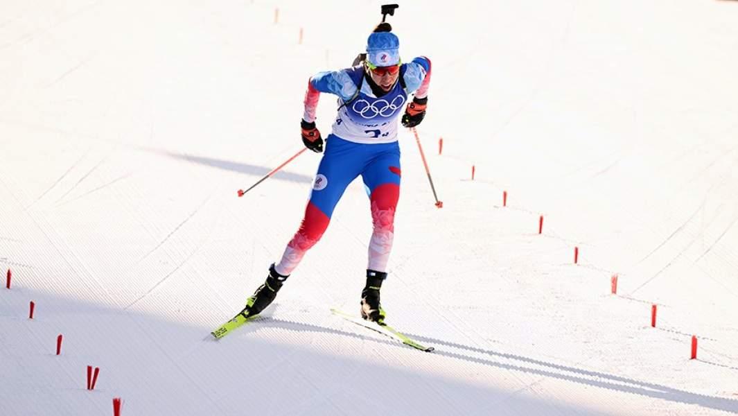 Член сборной команды ОКР Ульяна Нигматуллина на финишной прямой эстафетной гонки по биатлону 4 x 6 км среди женщин на XXIV зимних Олимпийских играх 2022