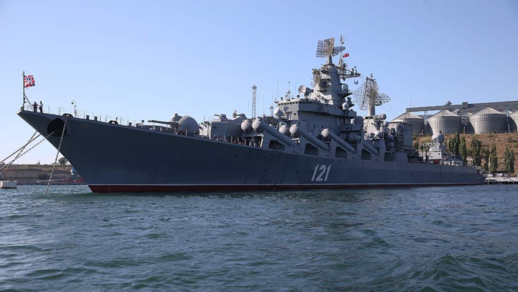 Ракетный крейсер проекта 1164 «Атлант» «Москва» в Севастопольской бухте