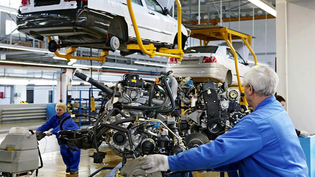 Сборка лифтбека Chery Amulet на конвейере «Автотора» в Калининграде. 2006 год