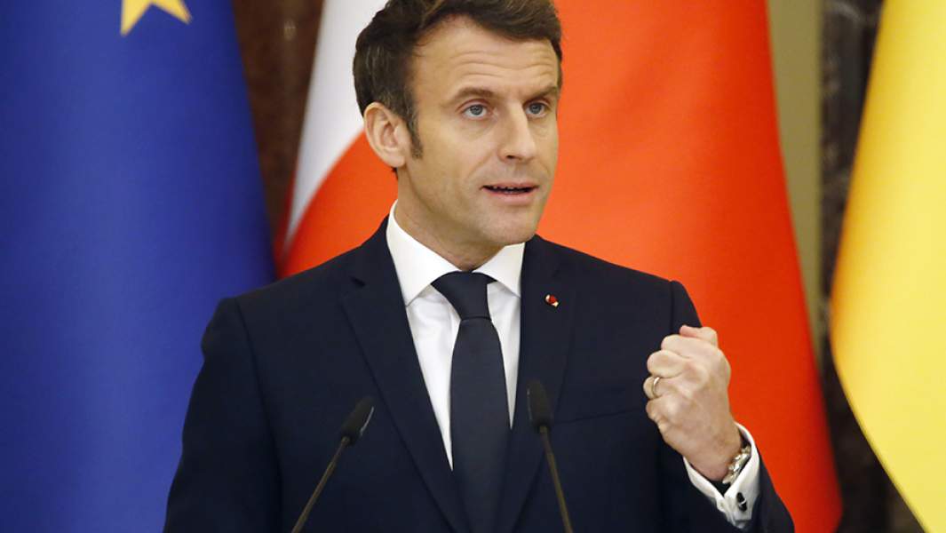 Президент Франции Эммануэль Макрон во время пресс-конференции по итогам встречи в Мариинском дворце в Киеве