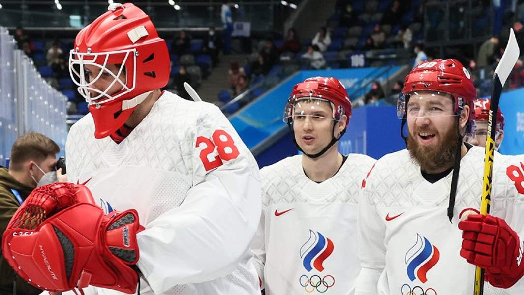 Иван Федотов, Вадим Шипачев и Никита Нестеров перед началом матча против сборной Дании 