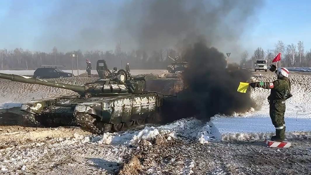 Танк Т-72Б3 во время вывода войск после участия в российско-белорусских учениях «Союзная решимость-2022»