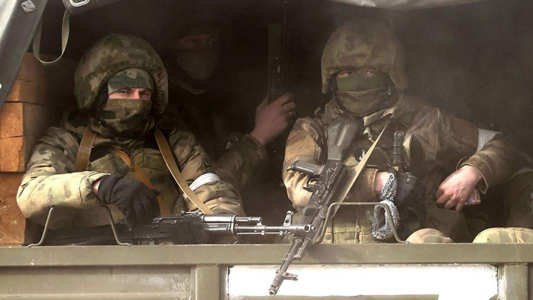 Российские военнослужащие в районе пропускного пункта Перекоп российско-украинской границы
