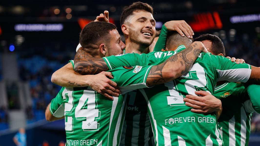 Игроки «Бетиса» в матче Лиги Европы против «Зенита»